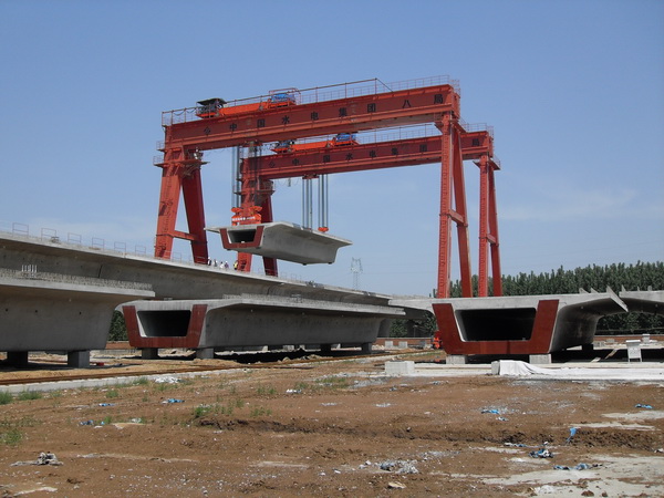 為了更好的操作提梁機(jī)請注意這幾點(diǎn)