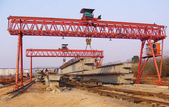 鋼軌導(dǎo)軌式60t雙梁門(mén)式起重機(jī)的優(yōu)點(diǎn)