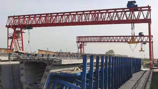 為什么要對(duì)門(mén)式起重機(jī)進(jìn)行定時(shí)清理？