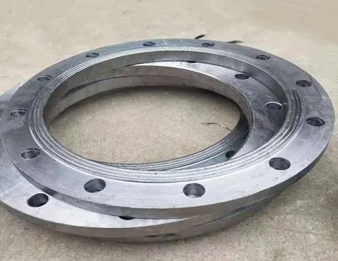 法蘭盤的裝配與連接特點是什么？龍門吊廠家為您解答