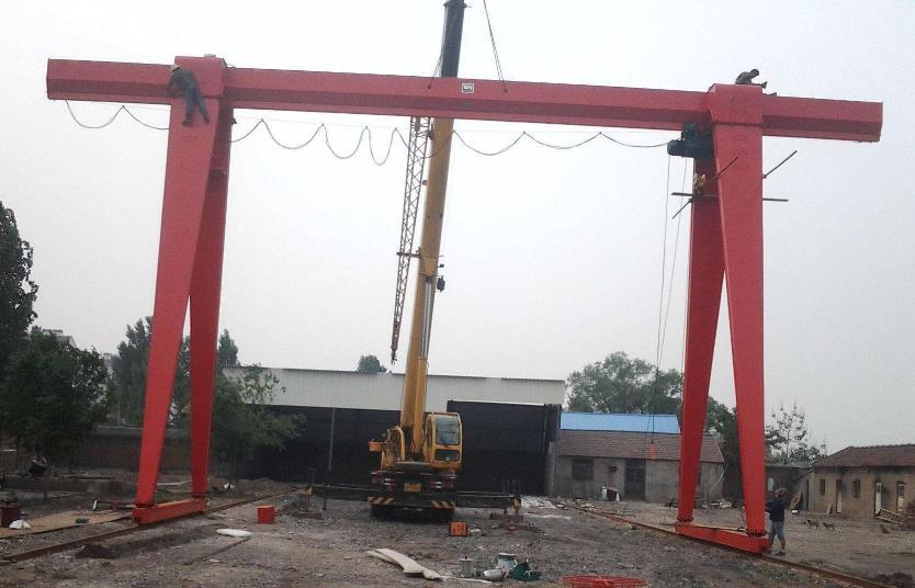 單梁龍門吊相比于雙梁龍門吊有哪些優(yōu)勢和劣勢？